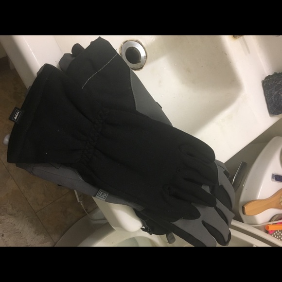 Gloves - Picture 2 of 2